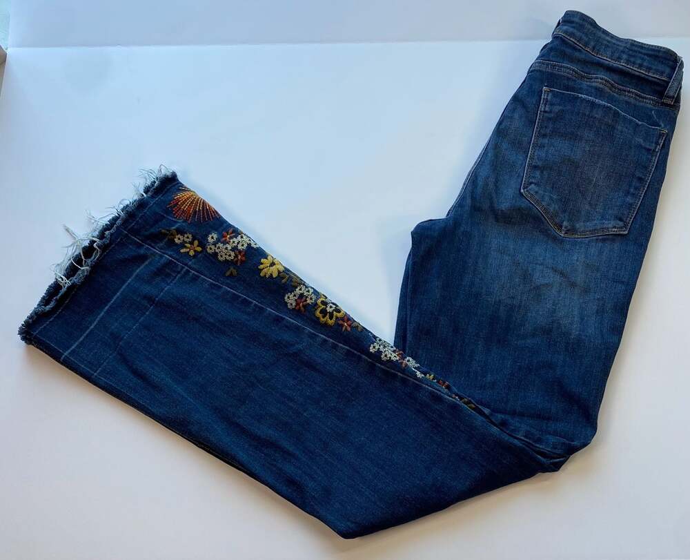 Ashley Mason Premium Floral Embroidered Raw Hem Bootcut Jeans Size 5/27